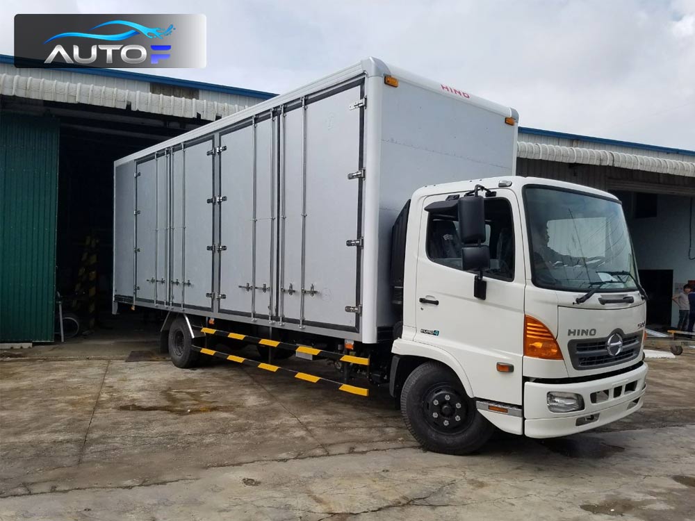 Xe tải Hino FC9JLTC (6.4t - 6.7m) thùng kín inox